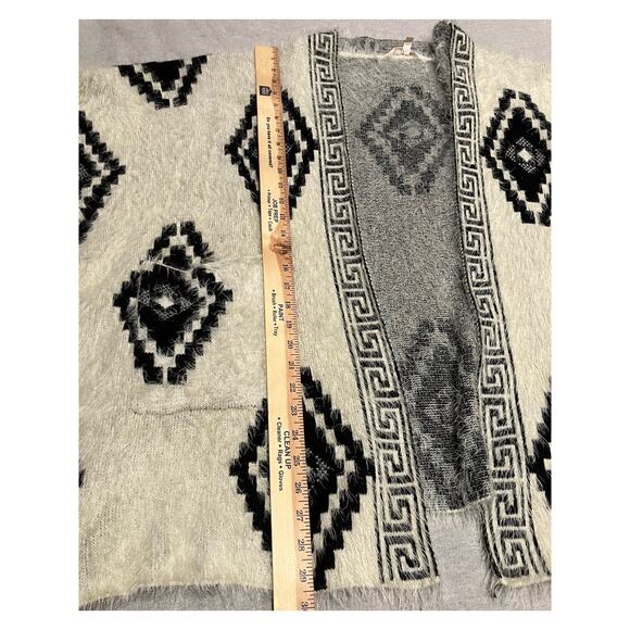 Soft Surroundings One Size Aztec Print Beige Black Wool Fuzzy Topper Caftan - Picture 8 of 9